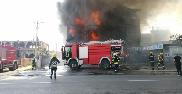 Požar u Podgorici: Tri aviona učestvuju u gašenju (FOTO)