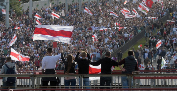 Hiljade ljudi na ulicama Minska, uhapšeno 10 osoba