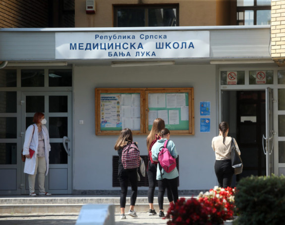 Бањалука: 130 средњошколаца у изолацији због короне