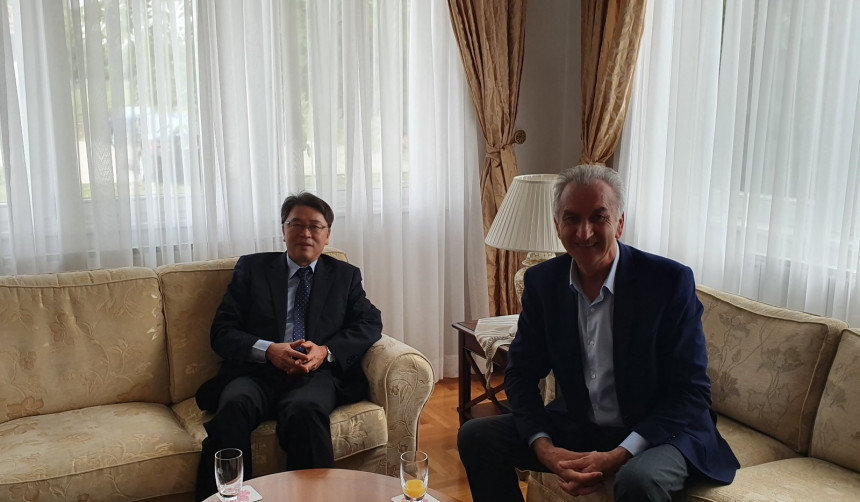 Шаровић са амбасадором Сакамотом: Кључ напретка је у реформама
