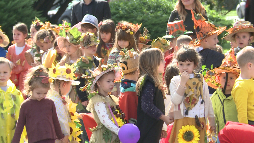 Mali "Jesenji karneval" u gradskom parku u Doboju