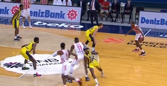 Košarkaši Crvene zvezde poraženi su od Fenerbahčea