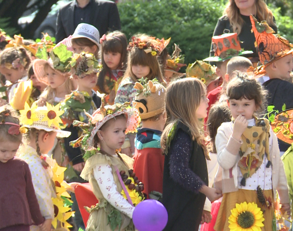 Mali "Jesenji karneval" u gradskom parku u Doboju