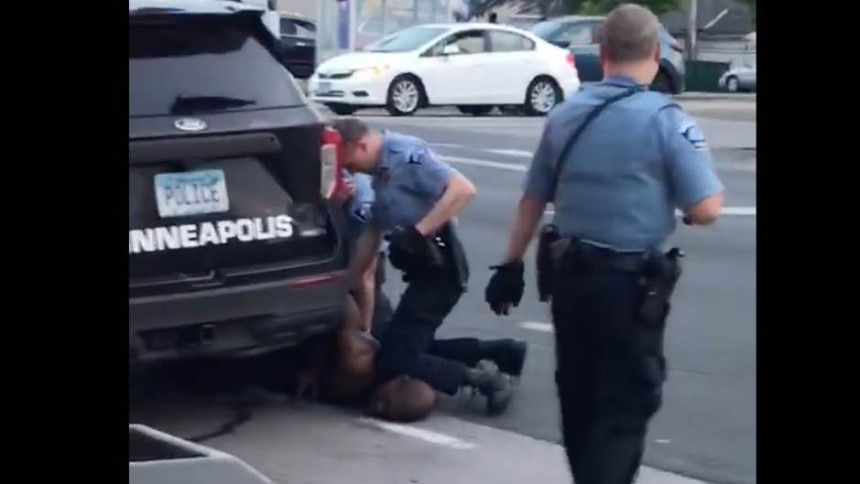 Milonska kaucija za policajaca koji je ubio Flojda