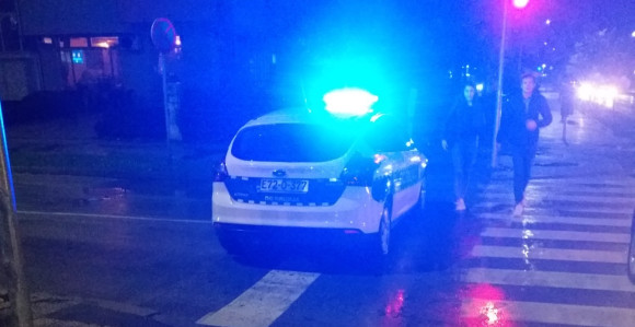 Policija blokirala ulicu da bi Tegeltija popio piće