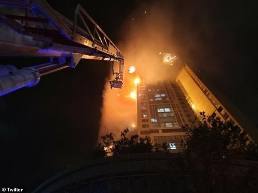 Стравичан пожар: Ватра захватила цијели небодер (ВИДЕО)