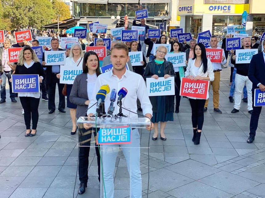 Више нас је!