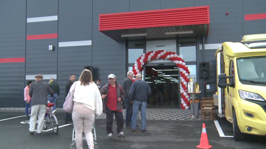 Otvoren hipermarket Robot u Derventi