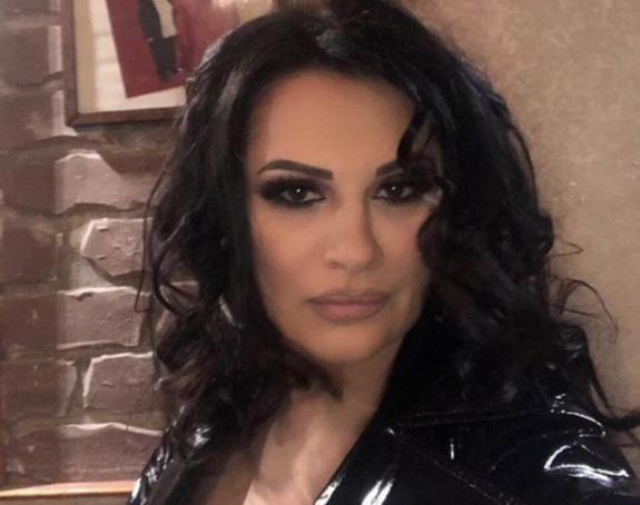 Jana bi zbog problema sa kičmom morala smanjiti grudi!