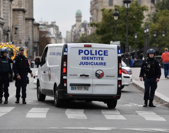 Pariz: Šipkama i vatrometom na policiju