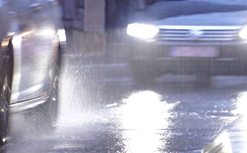 Jaka kiša otežava saobraćaj širom BiH