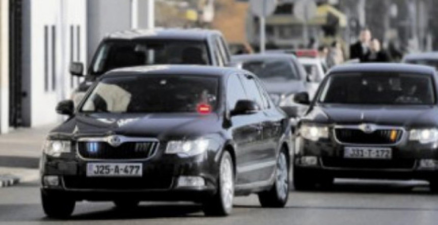 Odreknimo se plate za kupovinu službenih auta