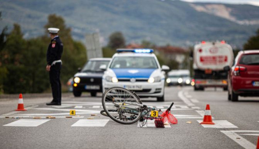 Prijedor: "Golf" udario biciklistu, povrijeđeno dijete