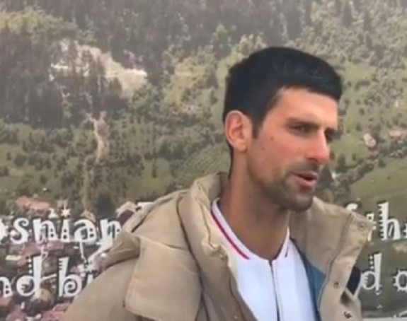 Zašto je Novak Đoković sinoć šetao bos? (FOTO)