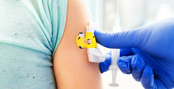 Zdravi mladi ljudi mogli bi da se vakcinišu tek 2022.