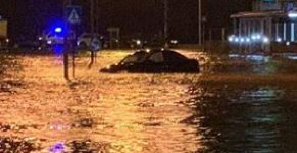 Crna Gora: Više polavljenih ulica, auta pod vodom