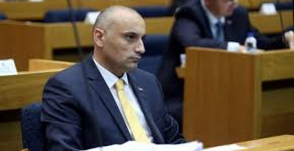 Banjac ne vidi mogućnost da okrene leđa Nešiću