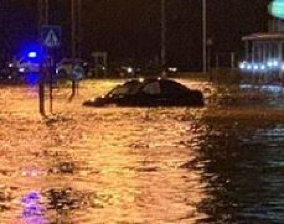 Crna Gora: Više polavljenih ulica, auta pod vodom