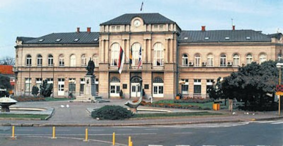 Istraživanje: Ljubiša Petrović vodi, ne piše se dobro Miću Mićiću