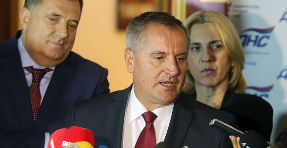 Ko nije sa nama ne može imati naša preduzeća?!