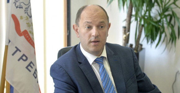 "Luka odakle ti tolike nekretnine u centru Beograda!?"