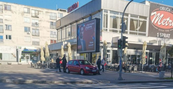 Uništio bilbord sa slikom Dodika i Jerinića (VIDEO)
