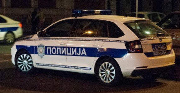 Bačena bomba na policijsku stanicu u Novom Sadu
