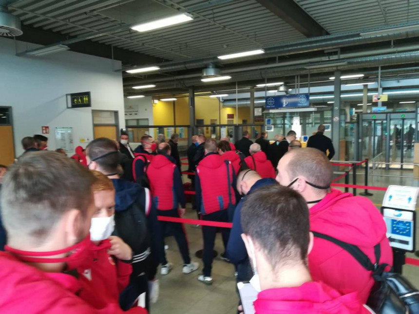 Crveno-bijela ekipa sletjela na aerodrom u Karlsrueu