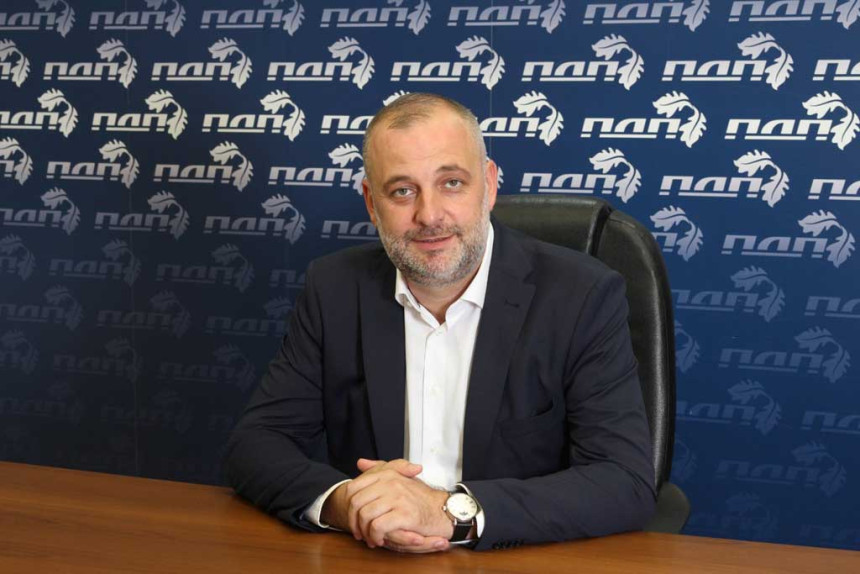 Radojičić objavio da obustavlja kampanju, pa otišao na skup