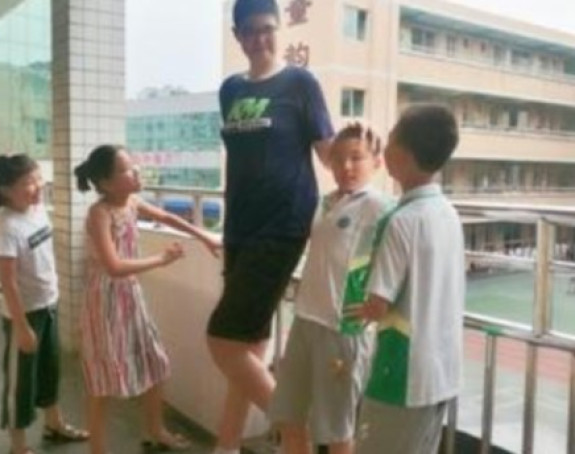 Ima 14 godina i visok je 221 centimetar, da li je najviši tinejdžer na svetu?!