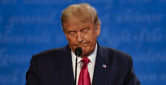 "Džo zovu te korumpiranim političarom"; "Đubre..."