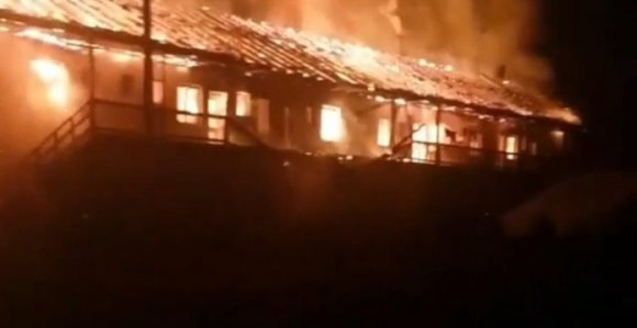 Požar u Baču: Vatra progutala stanove 20 porodica