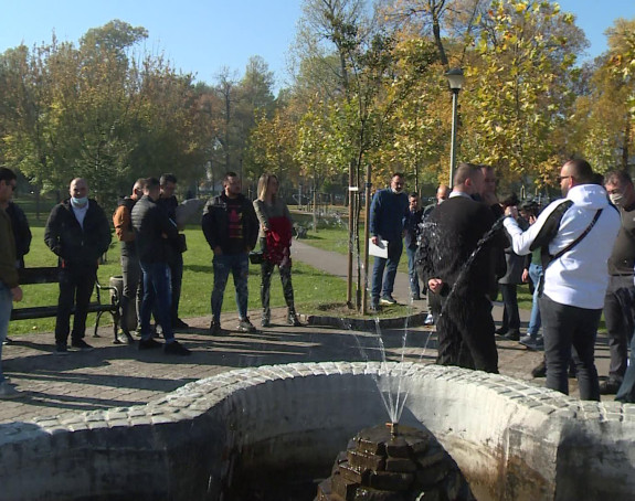Protest ugostitelja, pozivaju Vladu da im pomogne