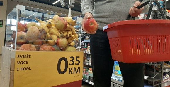 Na putu od Gradiške do Banjaluke pet puta jabuke poskupe