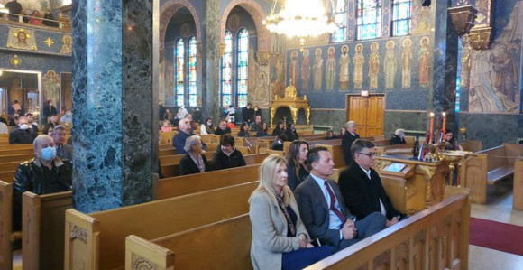 Grenel na liturgiji u hramu Svetog Save u Milvokiju