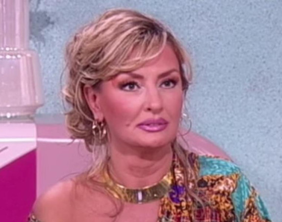 Sneki srećna sa muškarcem koji nije iz javnog života!