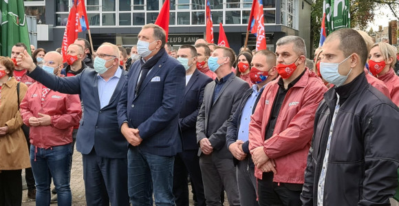Teslić: Demokratija na Dodikov način!