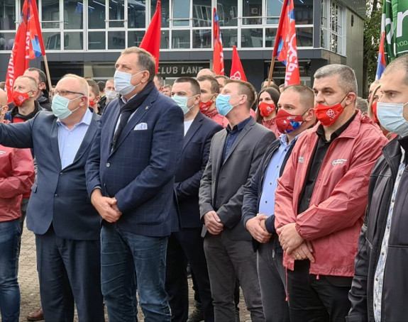 Teslić: Demokratija na Dodikov način!