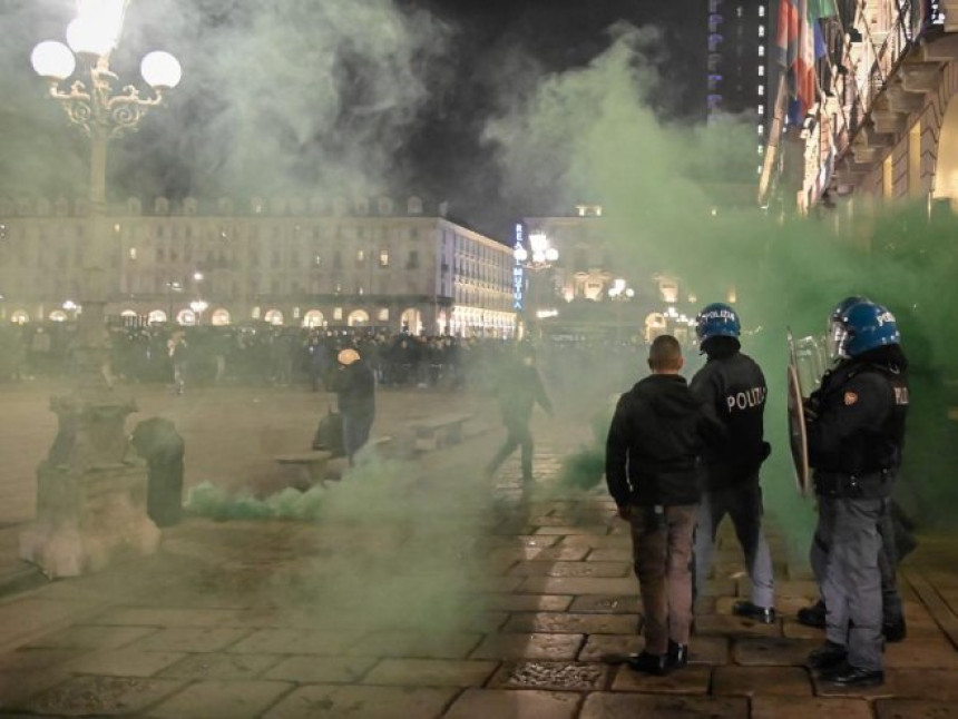 Italija: Protest zbog mjera, sukob s policijom