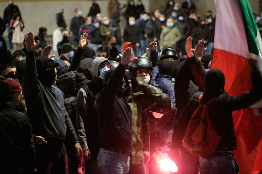Novi protesti u Rimu zbog mjera protiv korone