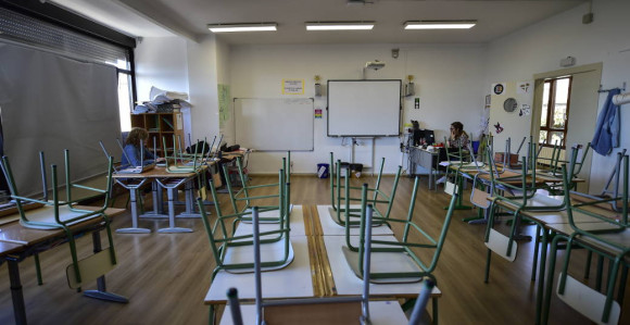 Zatvorili škole, a tvrdili da nema širenja virusa?!