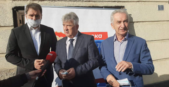Karadžić pokazao kako se na pravi način vodi opština
