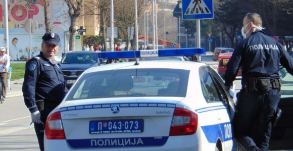 Pijani muškarac izudarao pripadnika MUP-a