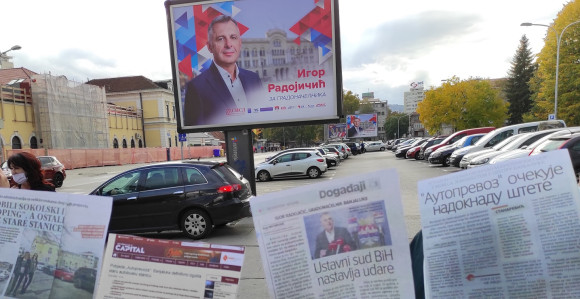 Radojičić da ukloni svoje bilborde sa otetih parkinga!