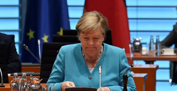 Odlučeno: Angela zatvara sve