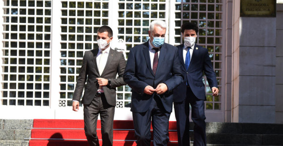 Ko prolongira formiranje vlade, radi za DPS