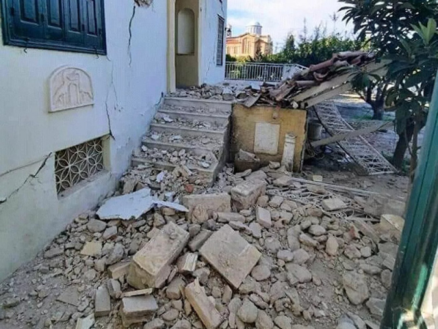 Samos: Pao zid zgrade, poginulo dvoje djece