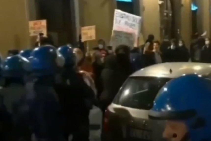 Okršaji policije i demonstratana zbog novih mjera