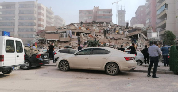 Crni bilans u Izmiru: 36 mrtvih, 885 povrijeđenih