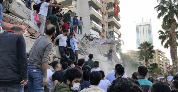 U Izmiru stradala 51 osoba, stotine povrijeđenih